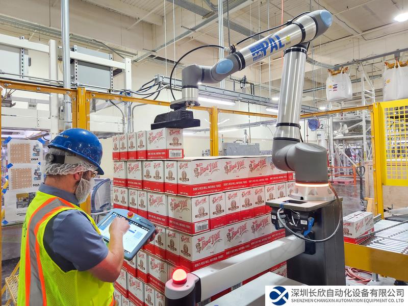 加码AI，优傲大负载协作机器人持续革新敏捷制造